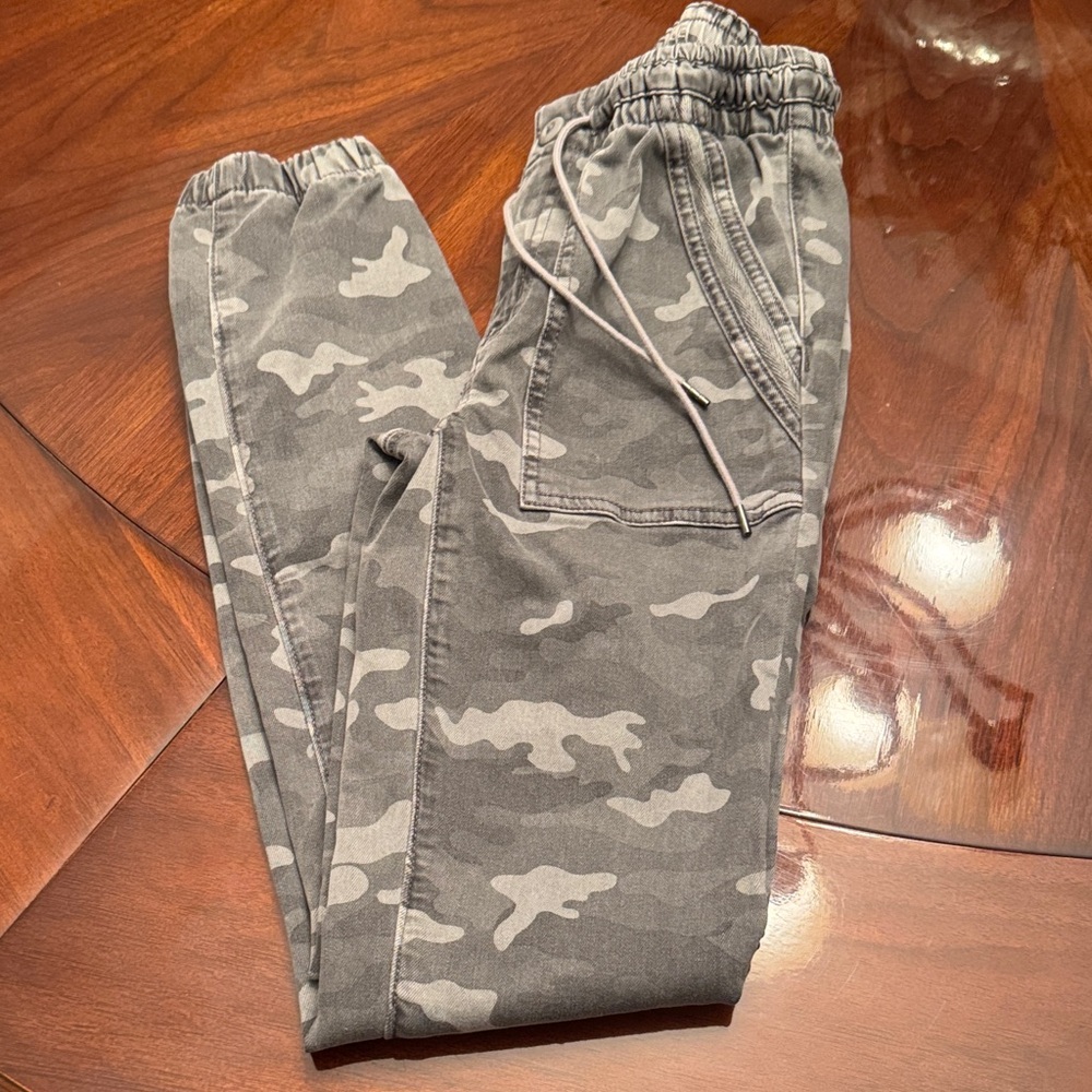 American Eagle Outfitters Gray Camouflage Joggers